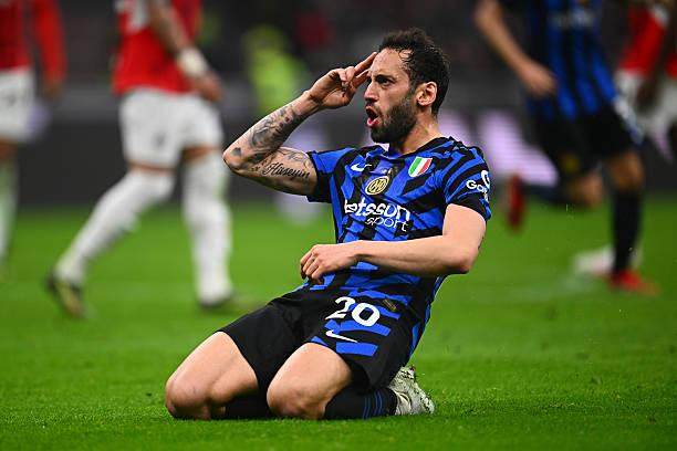 1743639809776023042.jpg PG电子官网-米兰德比又见恰神破门滑跪,残阵国米完成战略目标