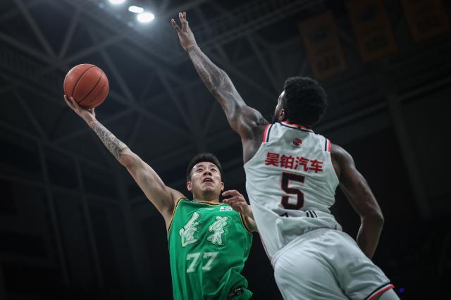 1715503930950055997.jpg 【观点】让CBA少一些人情、少一些“事故”、多一些篮球