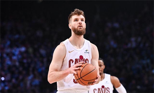 【早报】拒绝爆冷！皇马曼城携手晋级