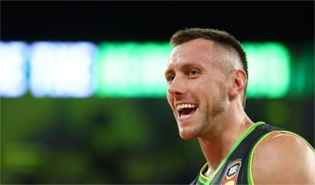 【早报】拒绝爆冷！皇马曼城携手晋级