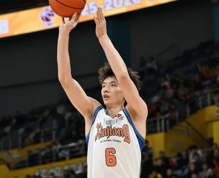 PG电子官方直营-新疆这两小将潜力无限!防守拉满可成大闸,冯傲还展现出色串联!|新疆男篮|比赛|青年队|球员|球队_新浪体育_新浪新闻