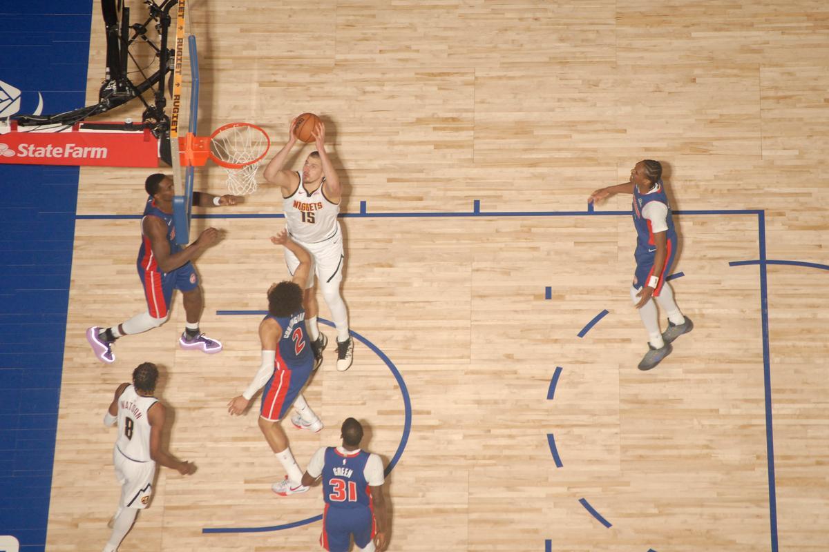 PG电子官方直营-爱德华兹41分封神夜:森林狼第三节防守绞杀战如何撕碎灰熊?