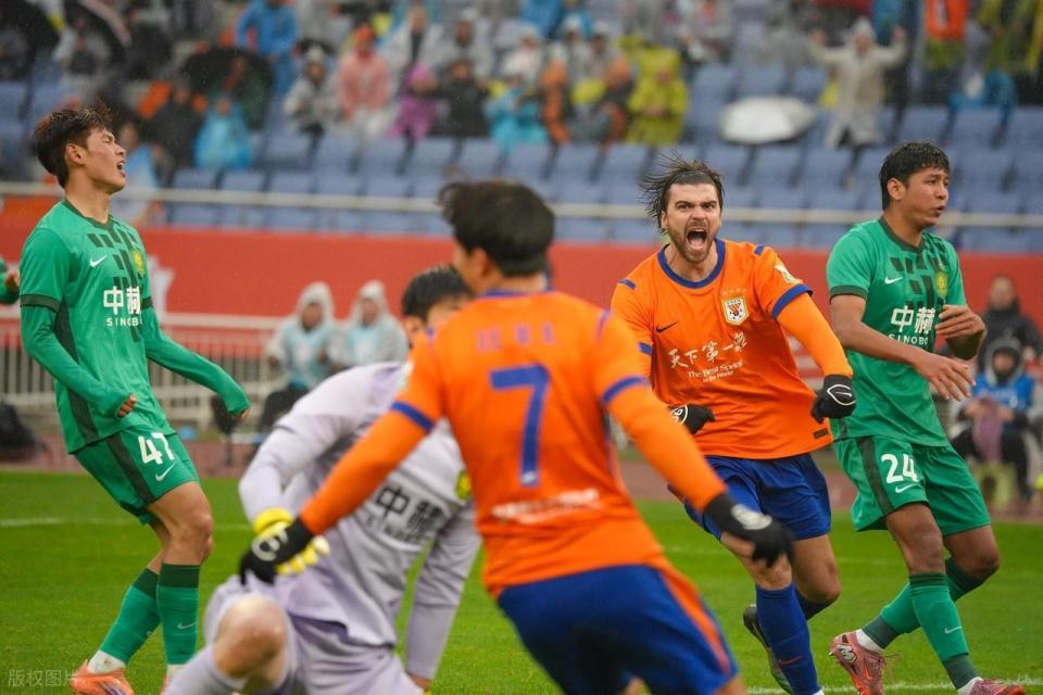 PG电子官方直营-中超形势：蓉城2分优势领跑 2强积分归零+4队2连败 下轮2场焦点战