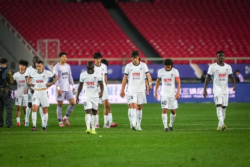 PG电子官方直营-中超形势：蓉城2分优势领跑 2强积分归零+4队2连败 下轮2场焦点战